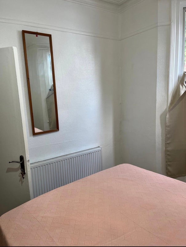 Room Argyle Road in Greater London