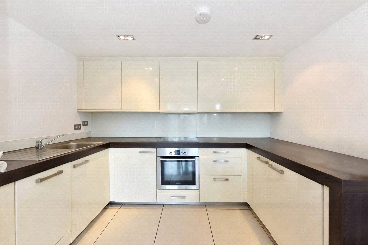 Flat Bridle Mews in Greater London
