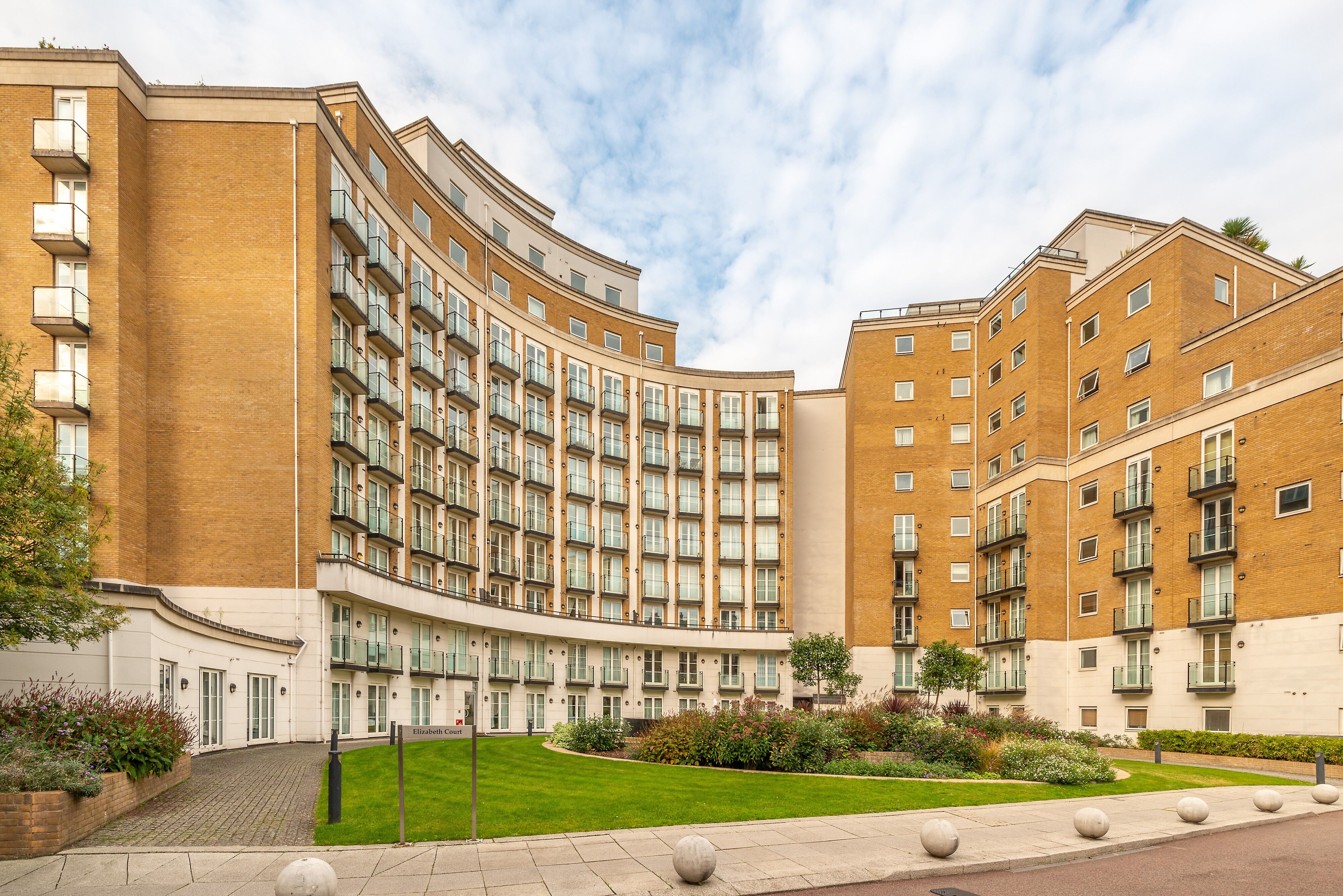 Flat Palgrave Gardens in City of Westminster