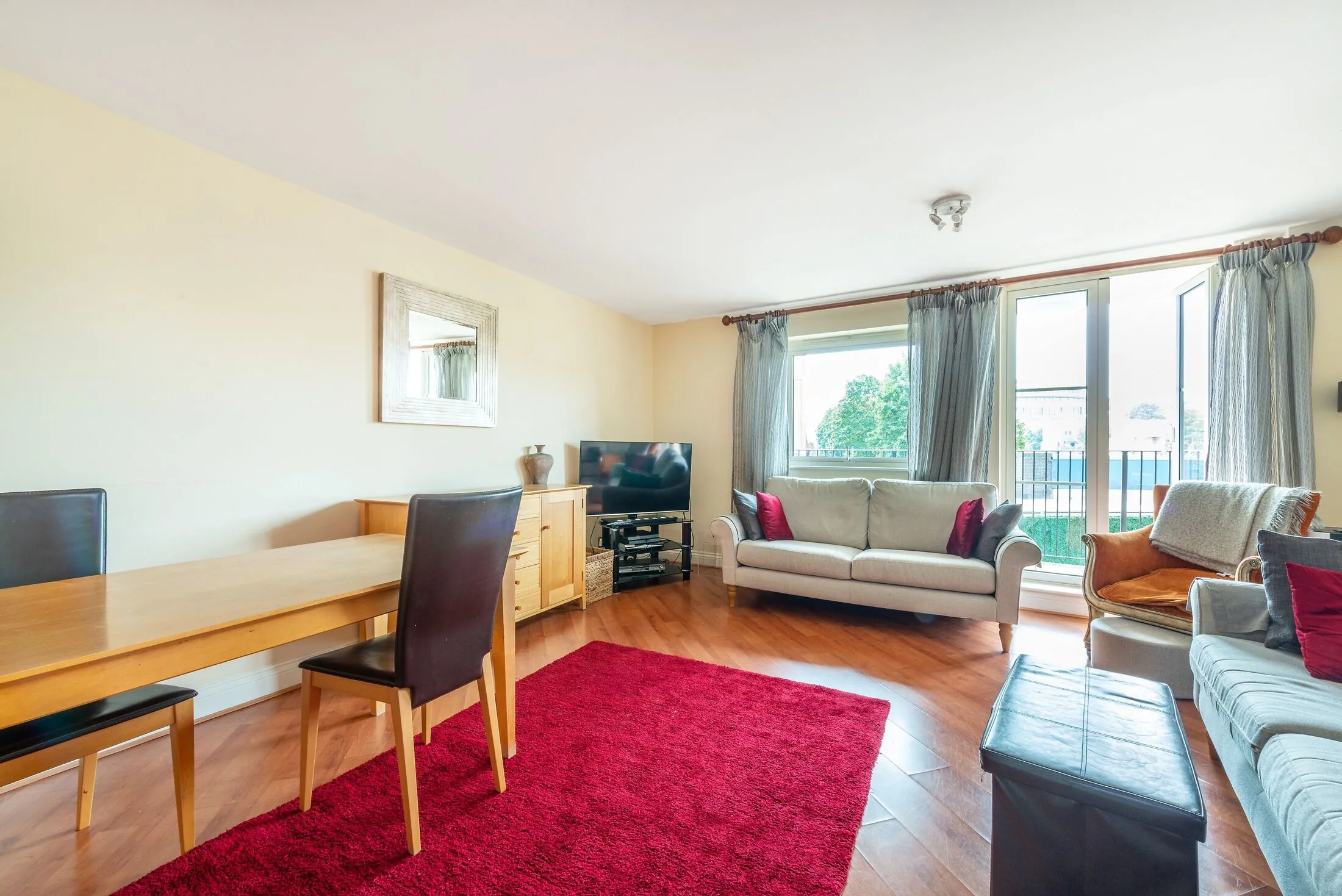 Flat Palgrave Gardens in City of Westminster