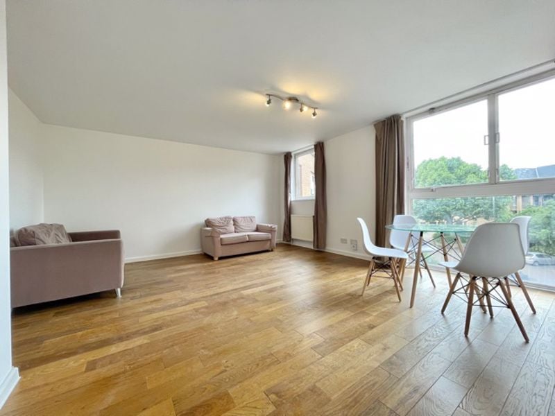 Flat Asher Way in Greater London
