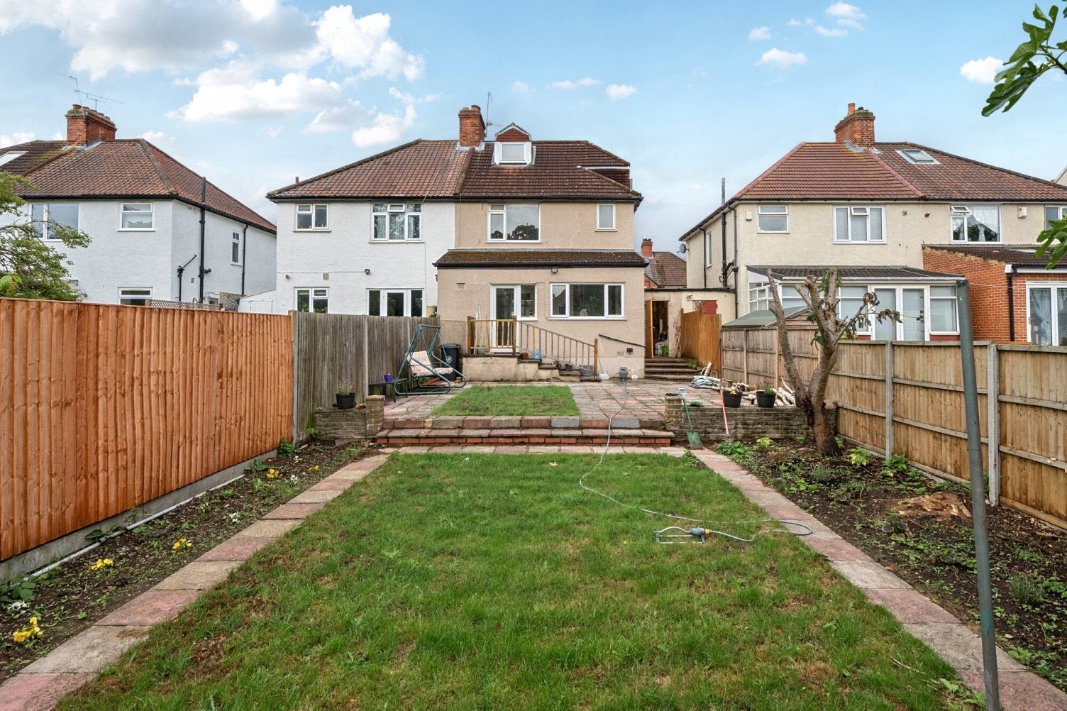House Meridian Road in Greater London