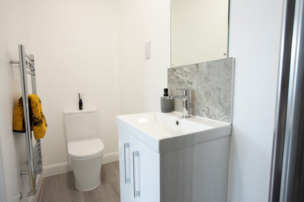 Flat Tolworth Rise North in London