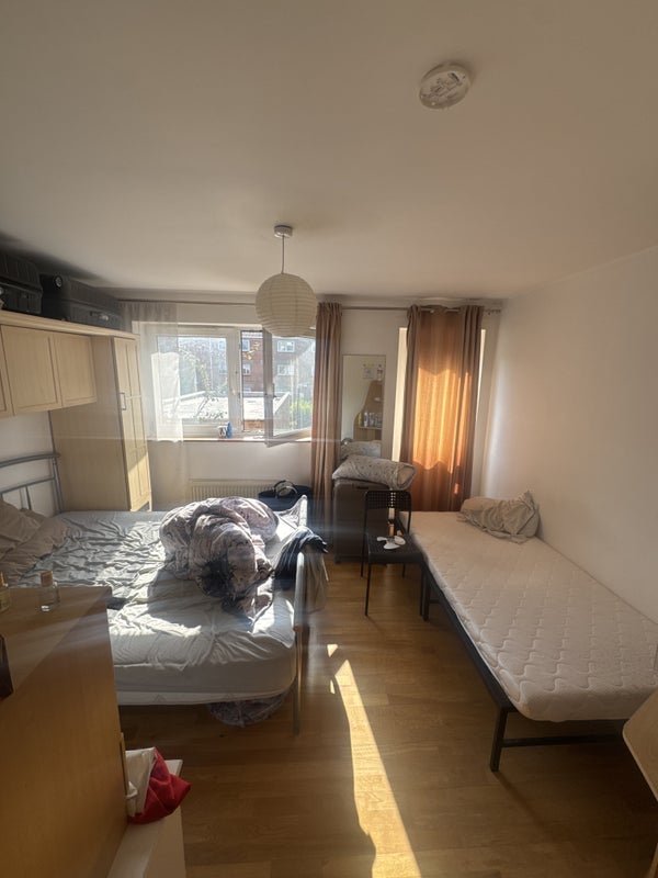 Room Salisbury Close in Greater London
