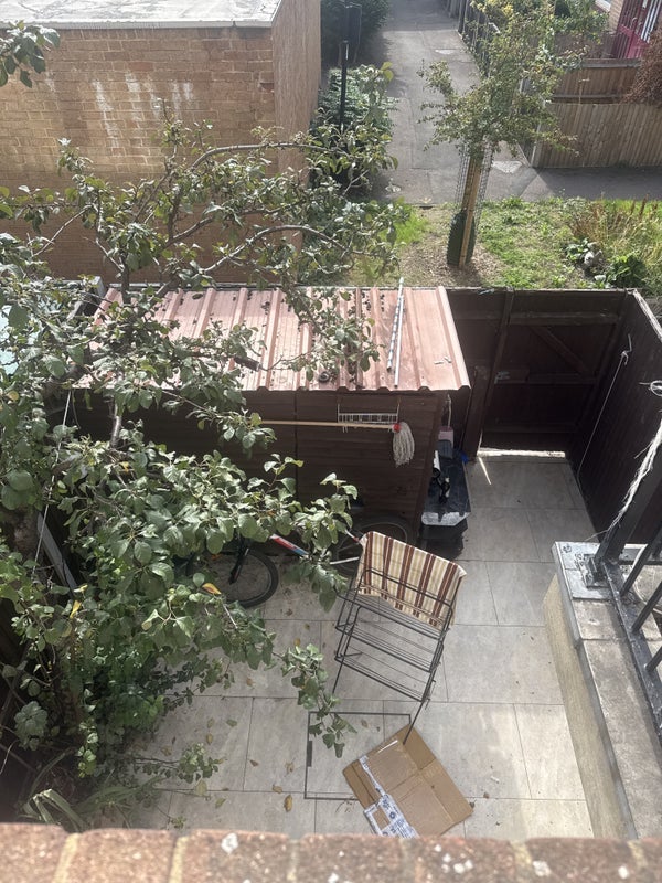 Room Salisbury Close in Greater London