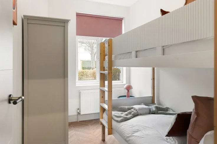 Flat Haslemere Avenue in Greater London