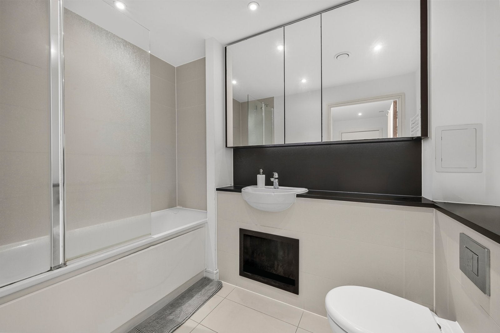 Flat Vian Street in Greater London