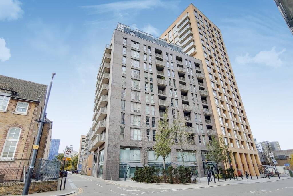 Flat Vian Street in Greater London