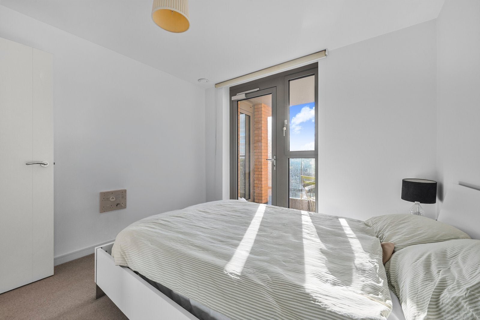 Flat Vian Street in Greater London