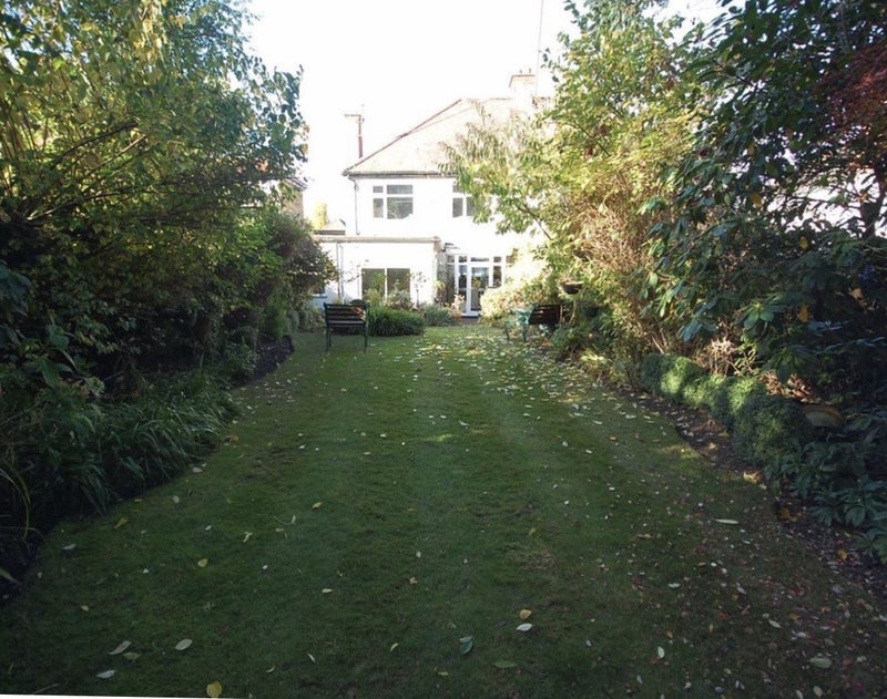 Room Claremont Park in Greater London