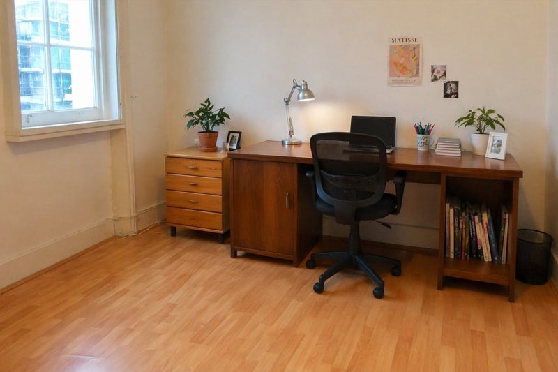 Room Kentish Town Road in Greater London