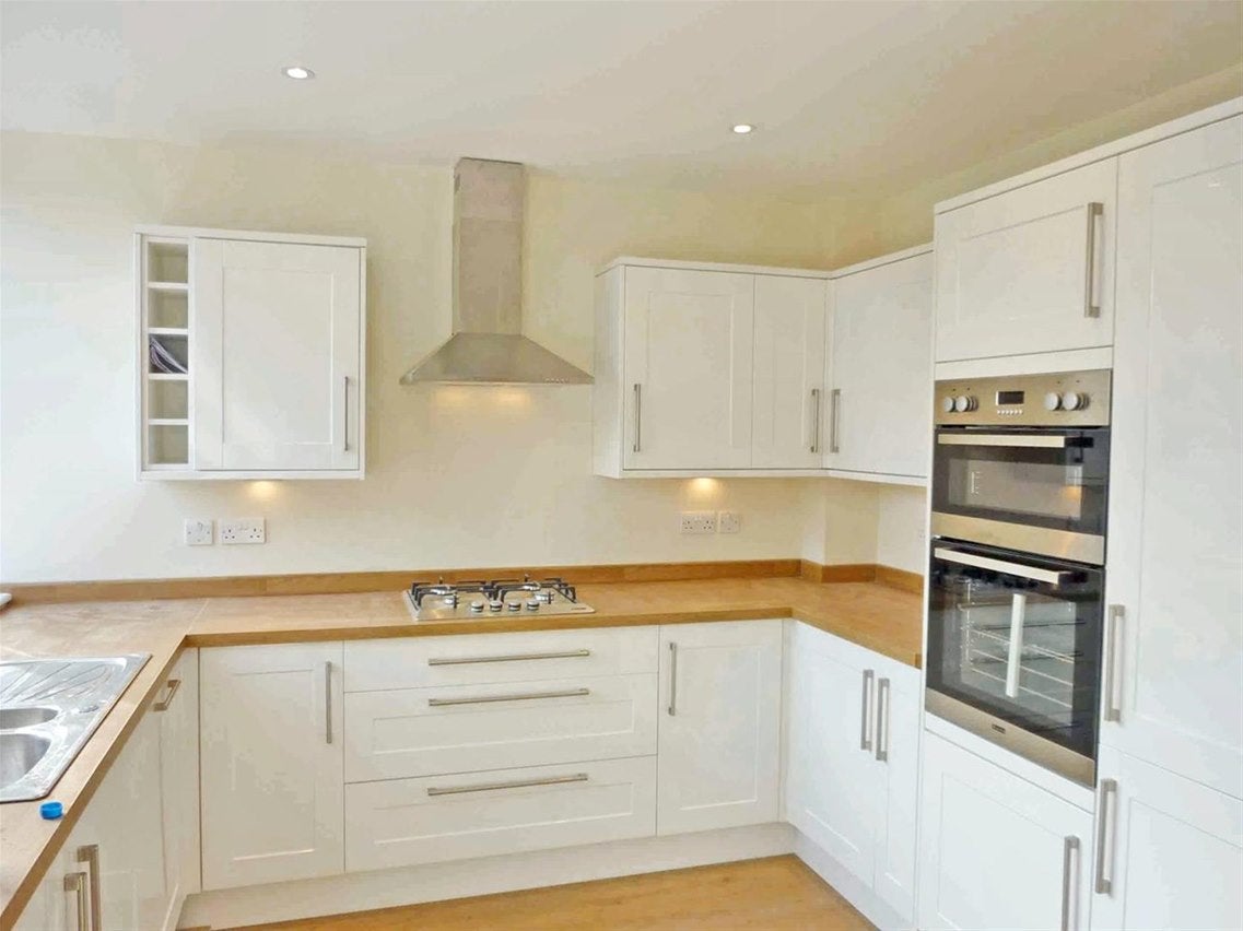 House Silver Tree Close in Elmbridge