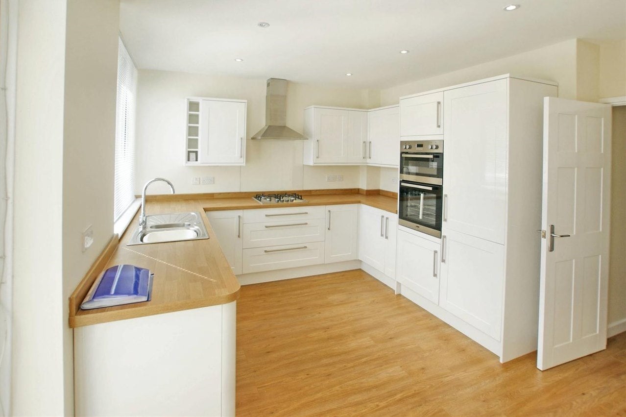 House Silver Tree Close in Elmbridge