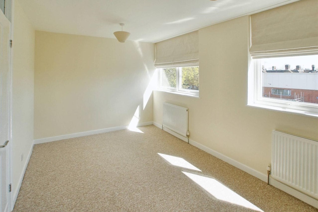 House Silver Tree Close in Elmbridge