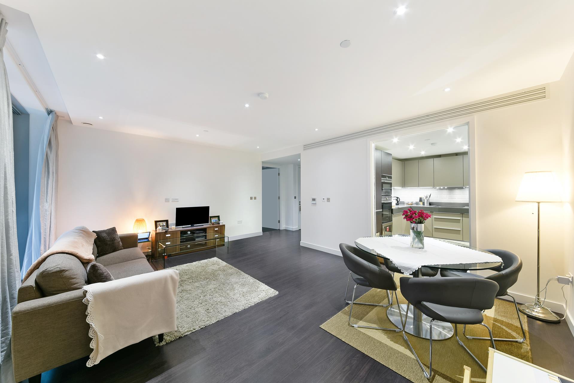 Flat Alie Street in Greater London