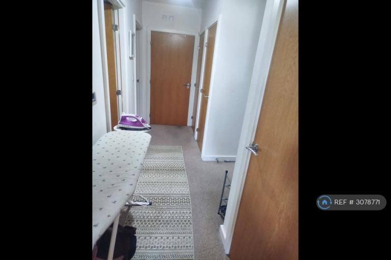 Flat London Road in Greater London
