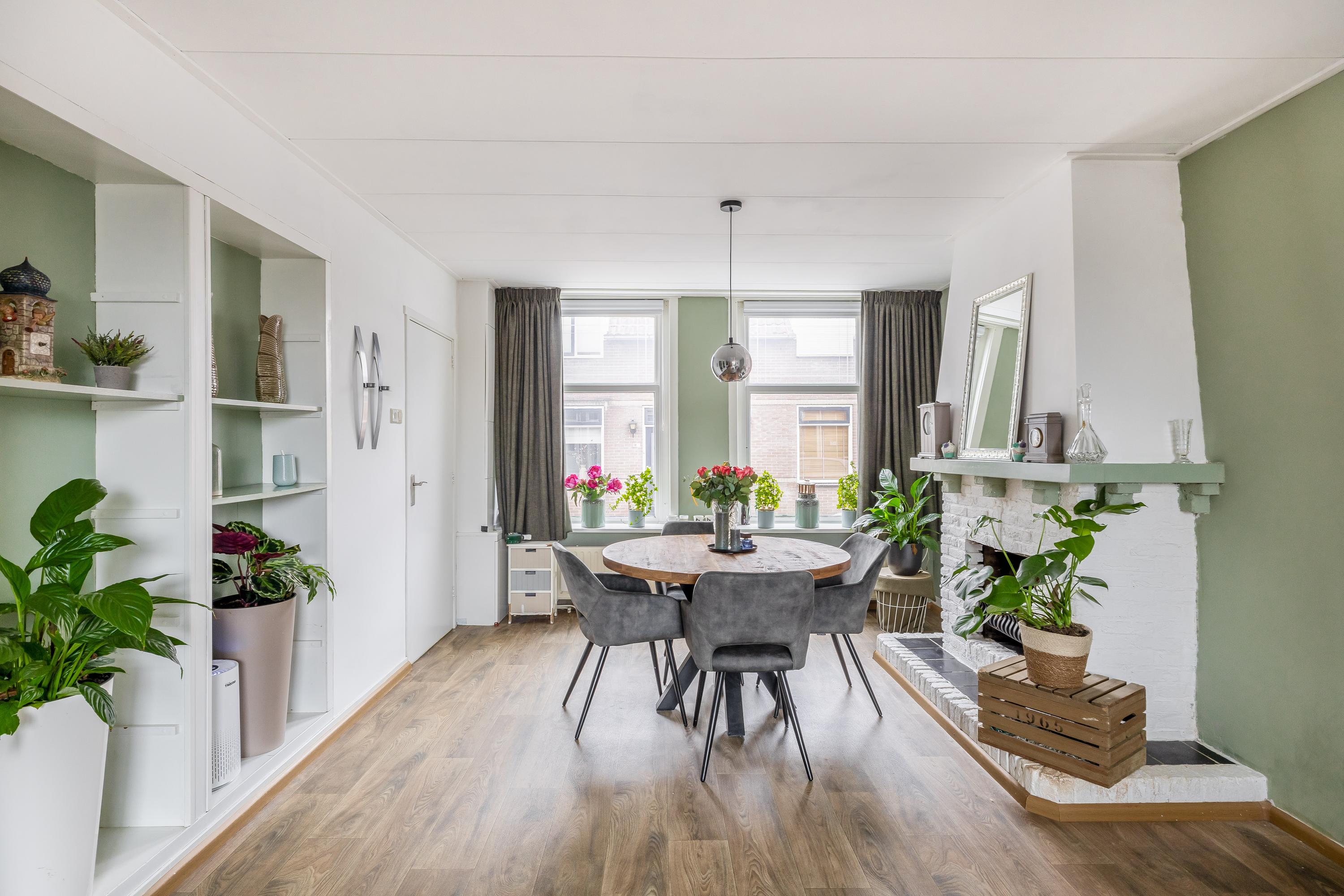 Tussenwoning te koop: Westelijke Achterweg 43, Sommelsdijk