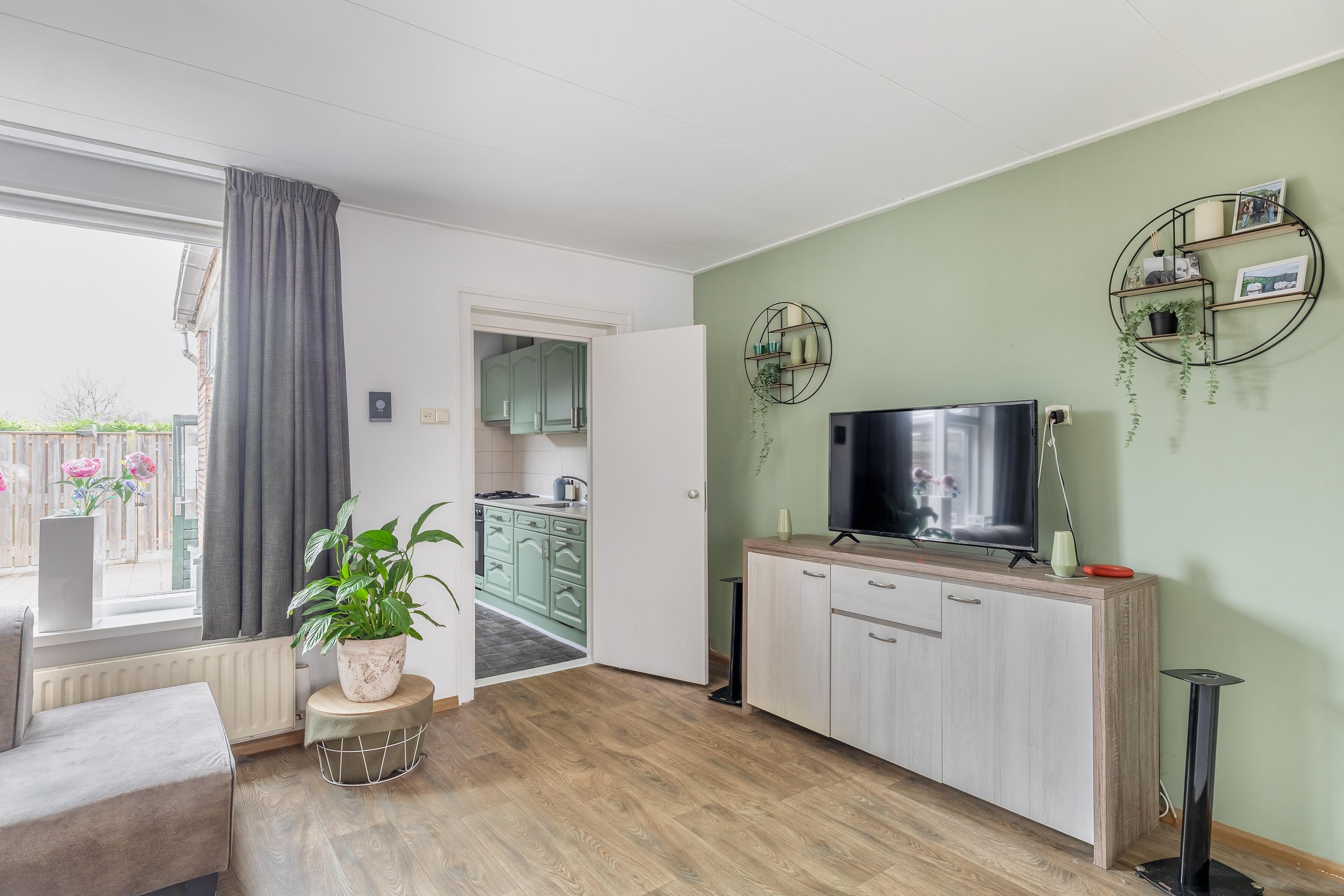 Tussenwoning te koop: Westelijke Achterweg 43, Sommelsdijk