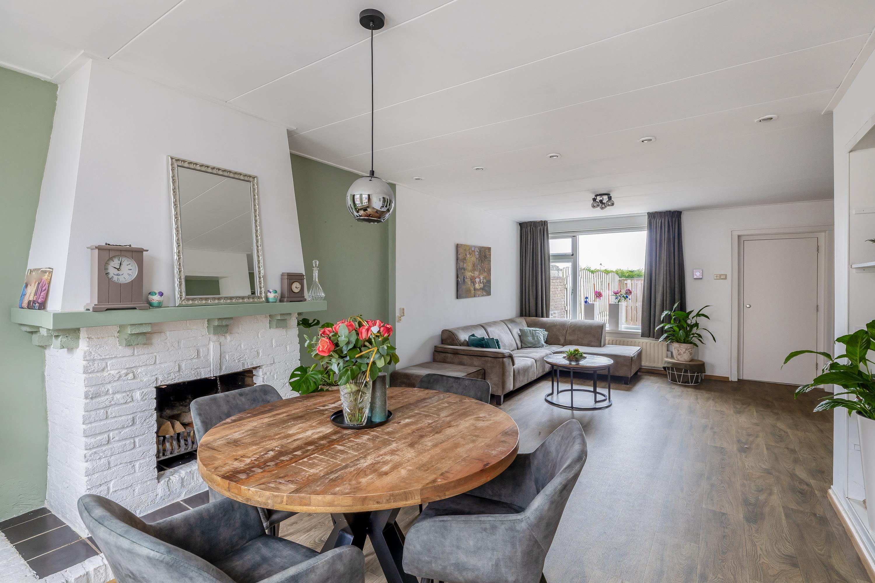Tussenwoning te koop: Westelijke Achterweg 43, Sommelsdijk