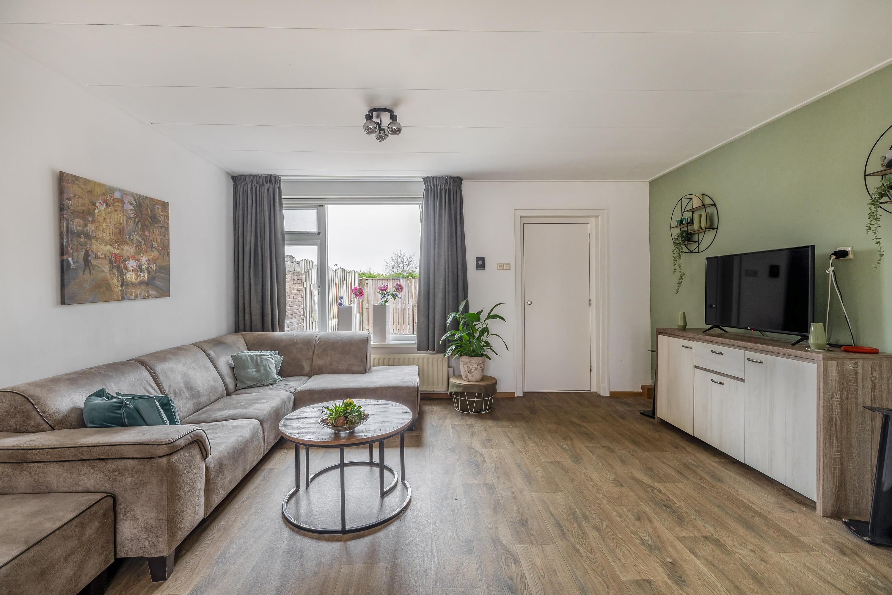 Tussenwoning te koop: Westelijke Achterweg 43, Sommelsdijk