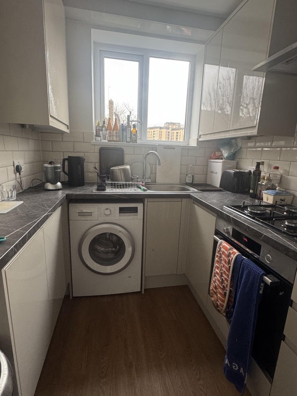 Room Armoury Way in Greater London