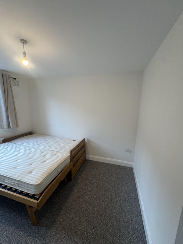 Room Armoury Way in Greater London