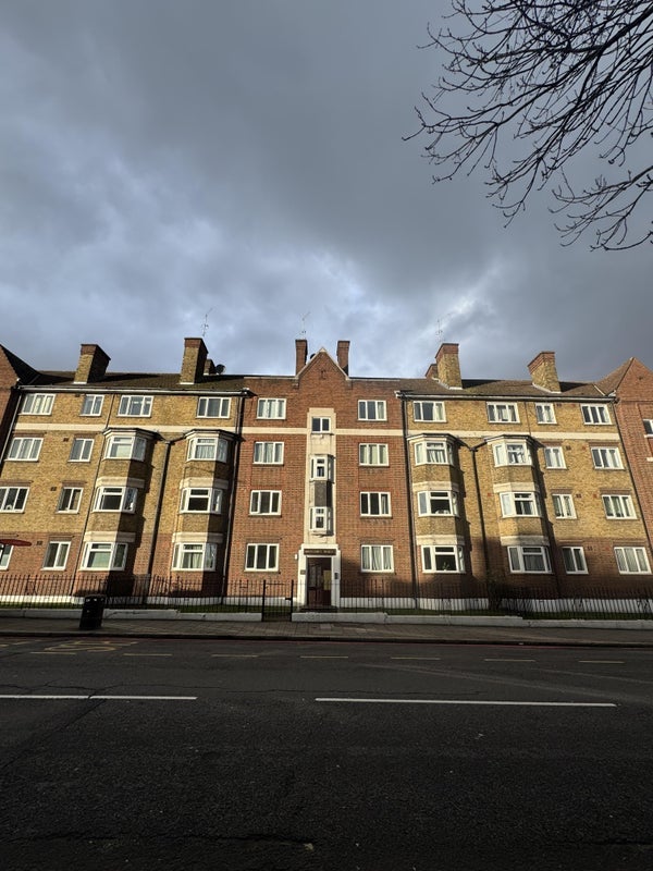 Room Armoury Way in Greater London