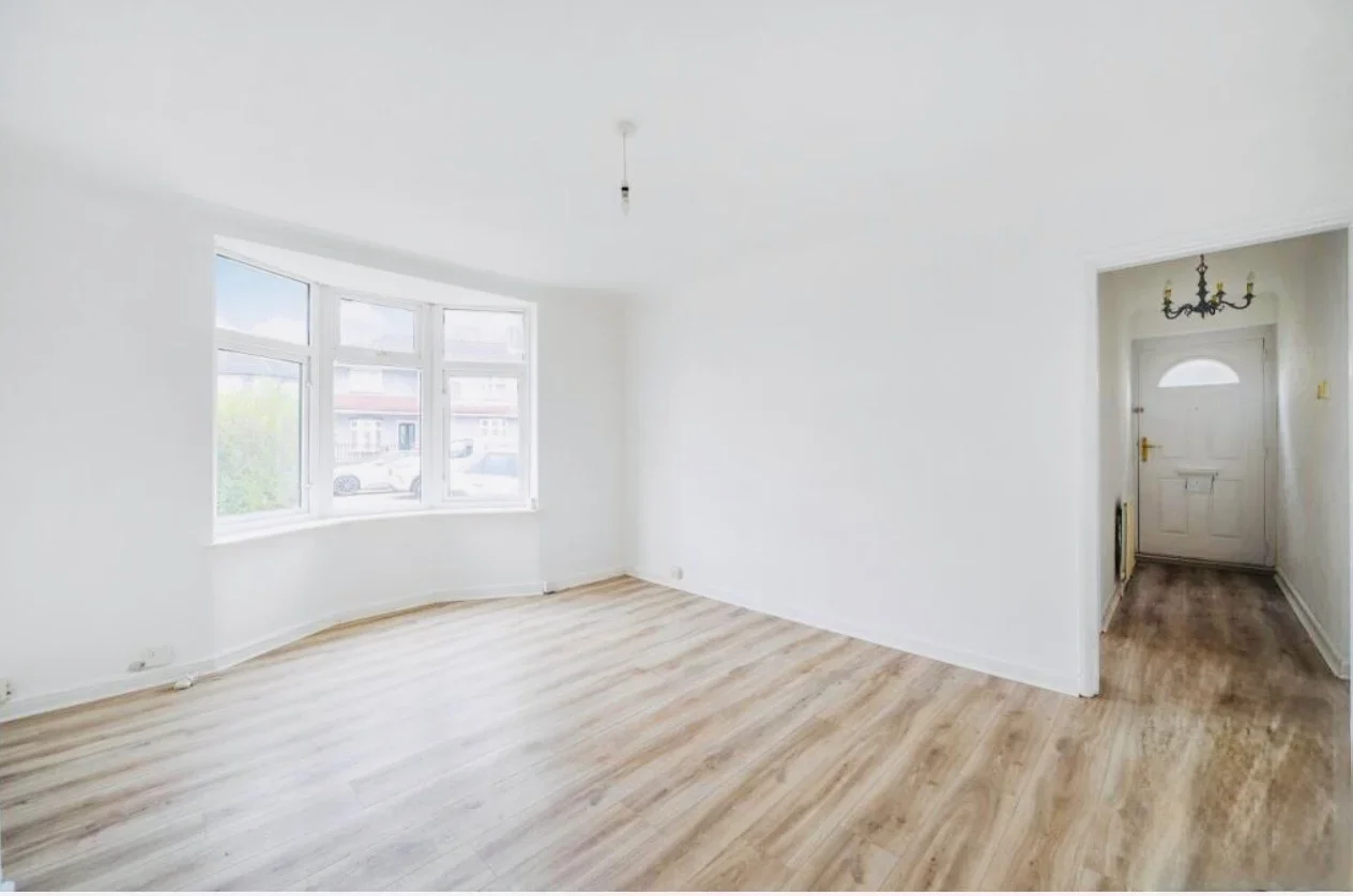 Flat Rugby Gardens in Greater London