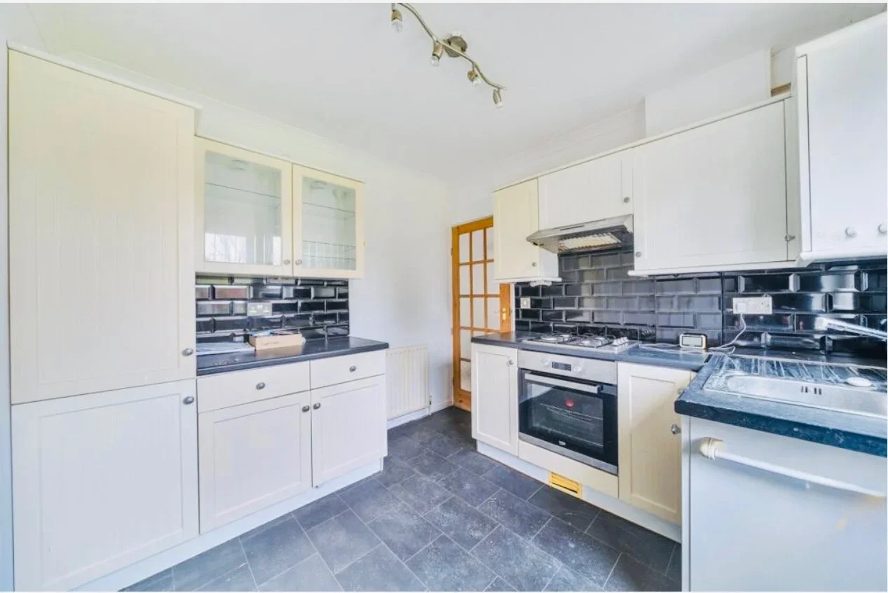 Flat Rugby Gardens in Greater London