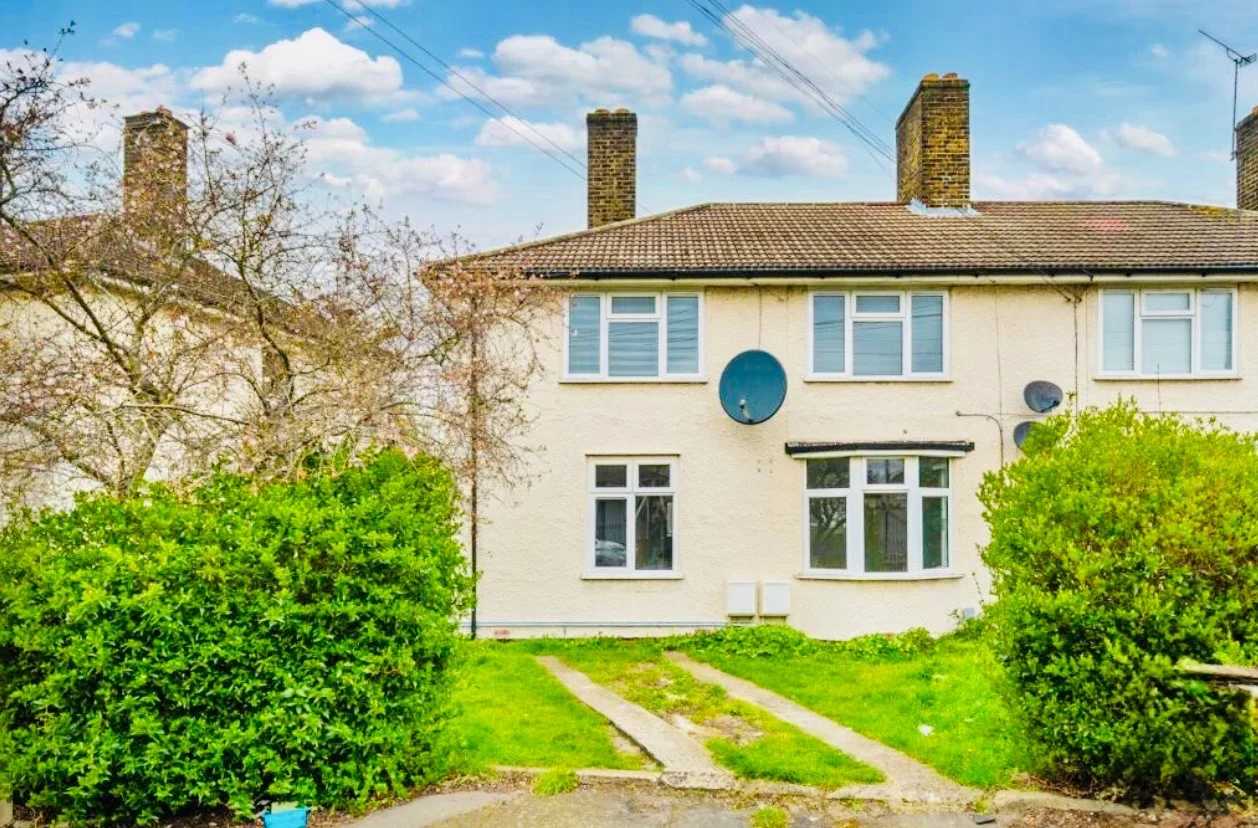 Flat Rugby Gardens in Greater London