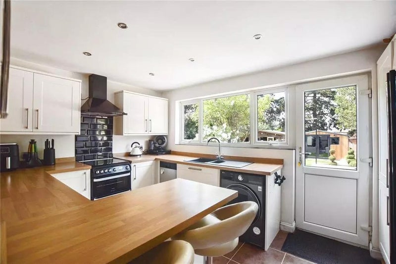 Room Murchison Avenue in Greater London