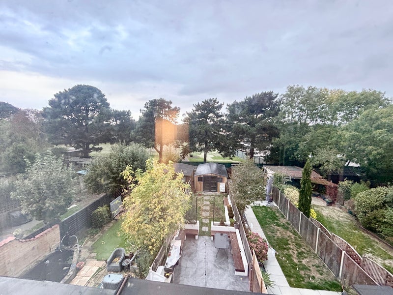 Room Murchison Avenue in Greater London