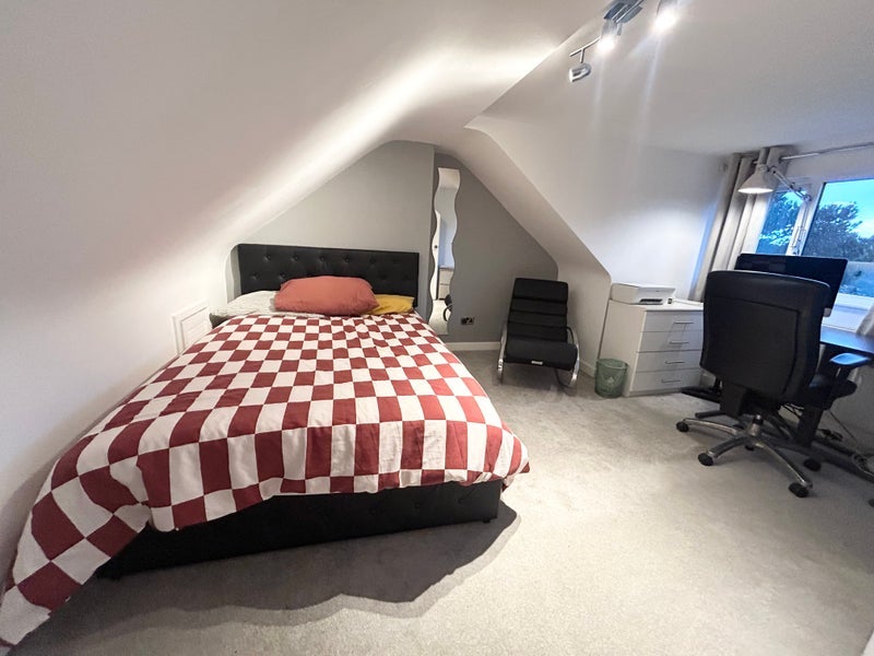 Room Murchison Avenue in Greater London