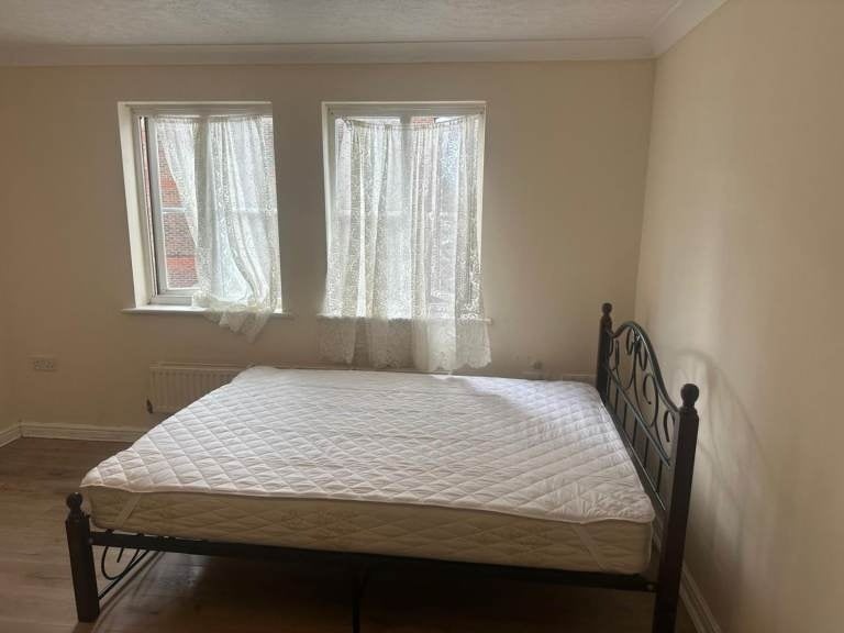 Room Redbourne Drive in Greater London