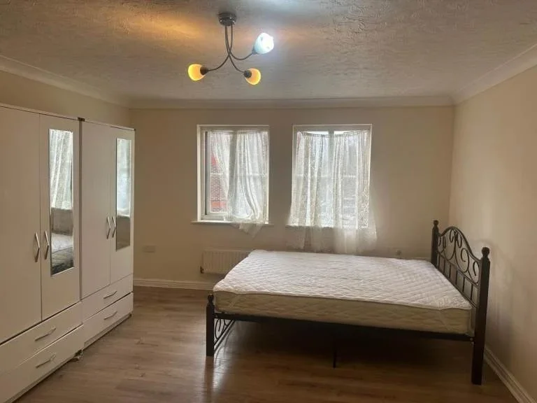 Room Redbourne Drive in Greater London
