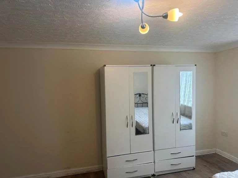 Room Redbourne Drive in Greater London