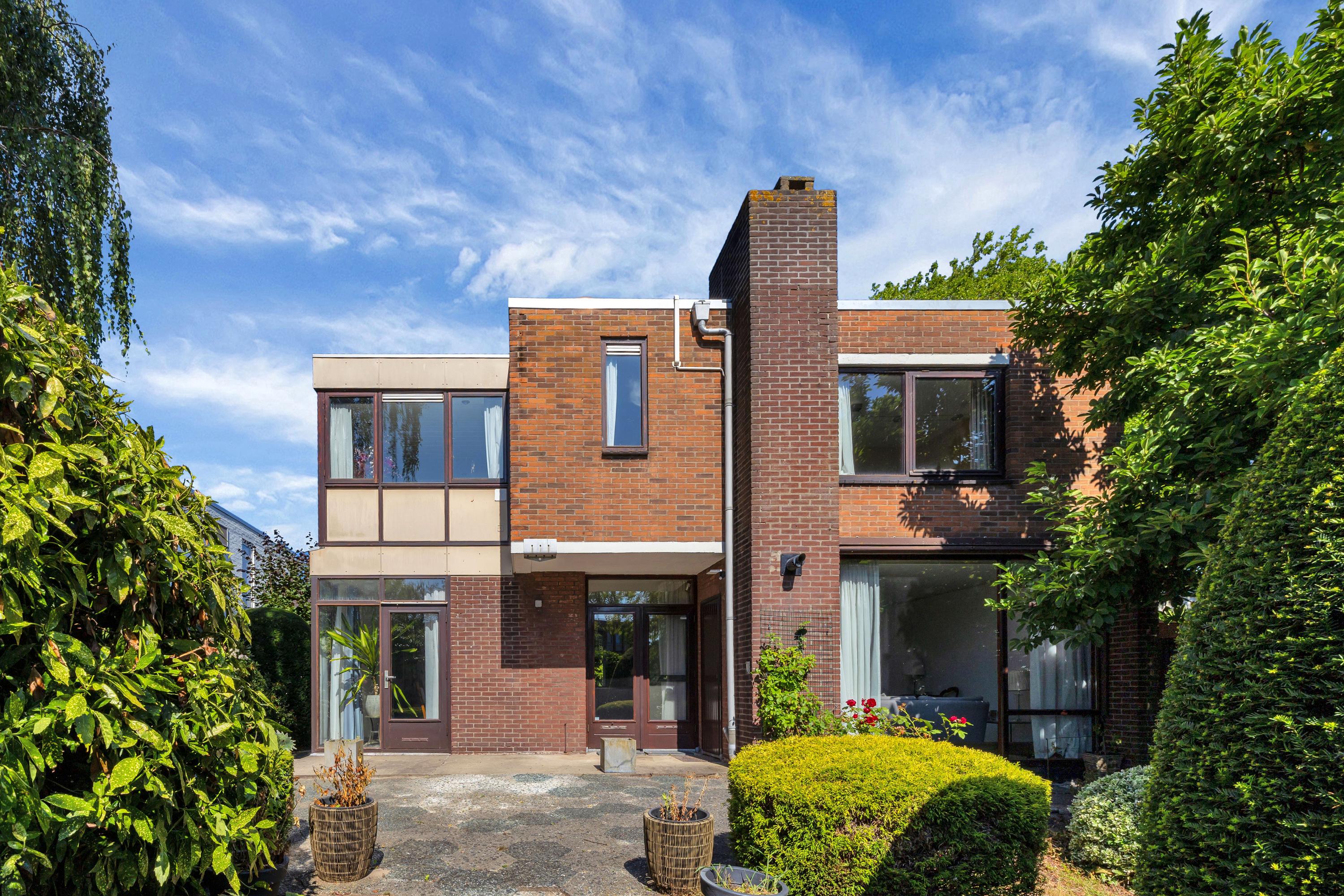 Twee-onder-één-kap te koop: Laan van Spieringshoek 9, Schiedam