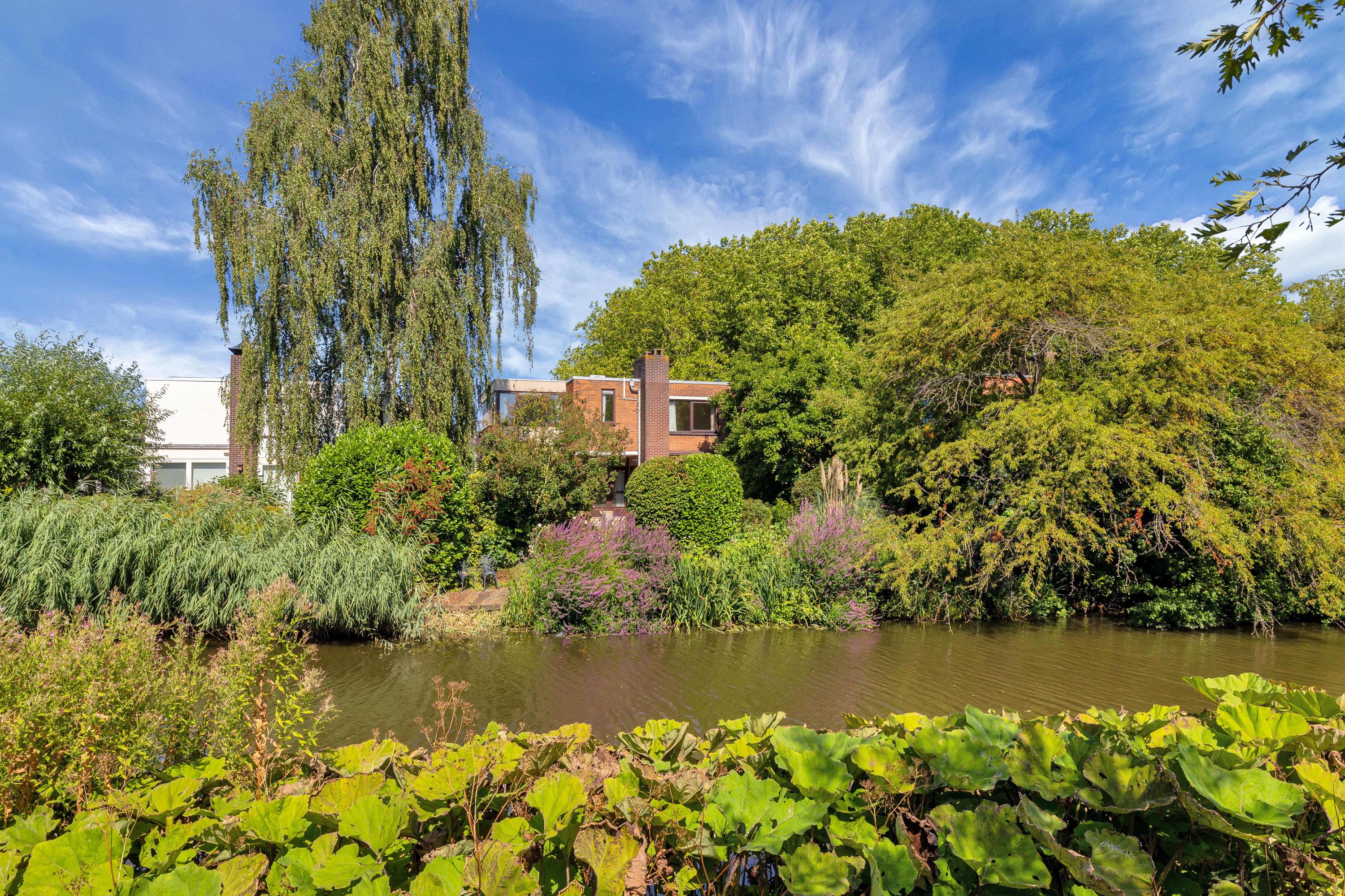 Twee-onder-één-kap te koop: Laan van Spieringshoek 9, Schiedam