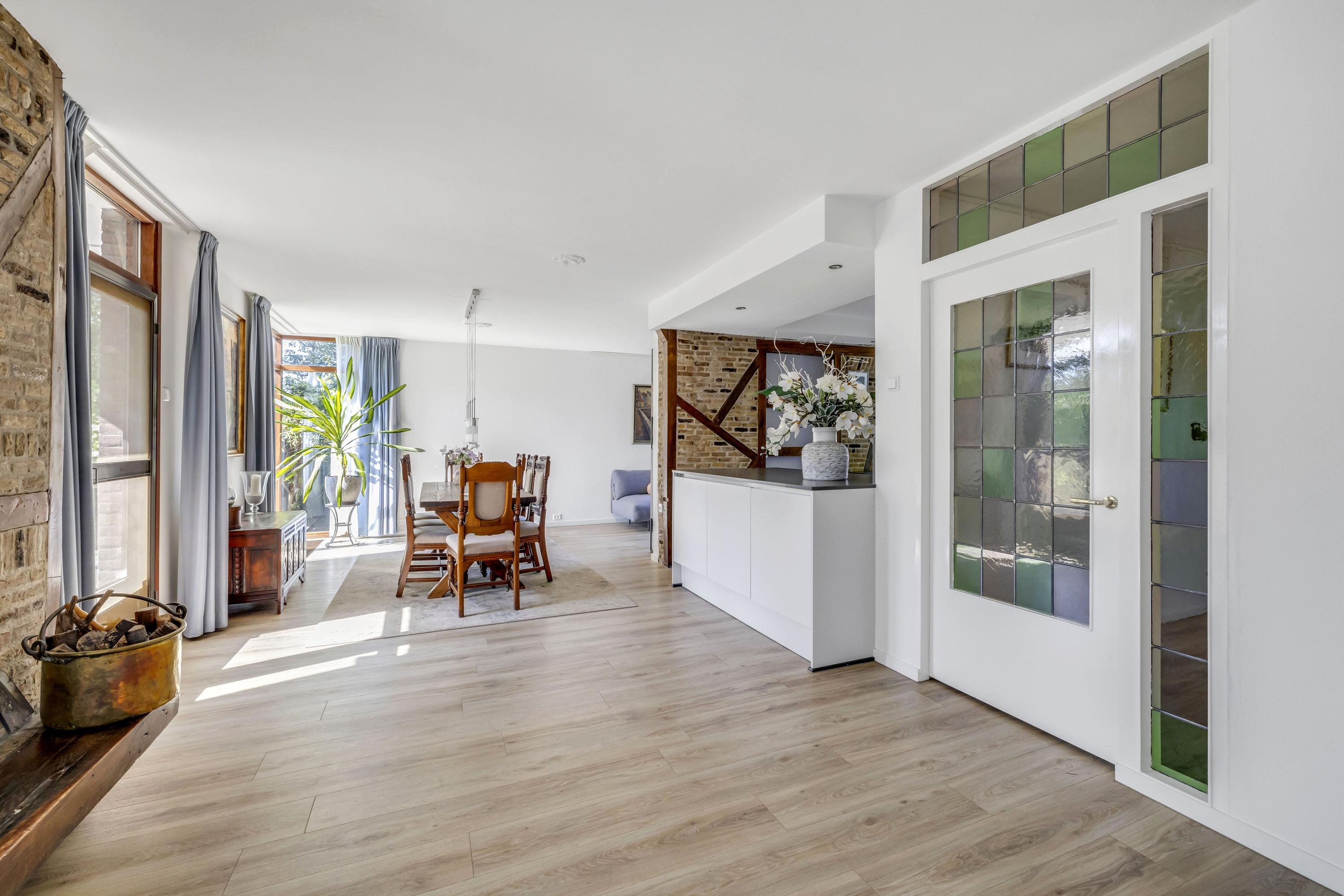 Twee-onder-één-kap te koop: Laan van Spieringshoek 9, Schiedam