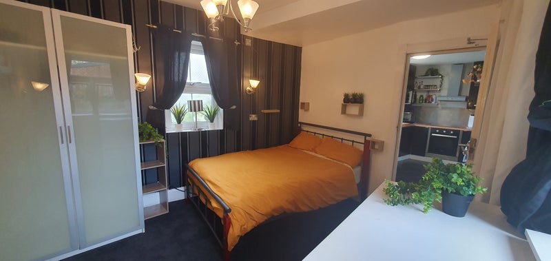 Room Nipper Lane in Whitefield