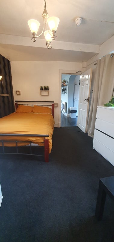 Room Nipper Lane in Whitefield