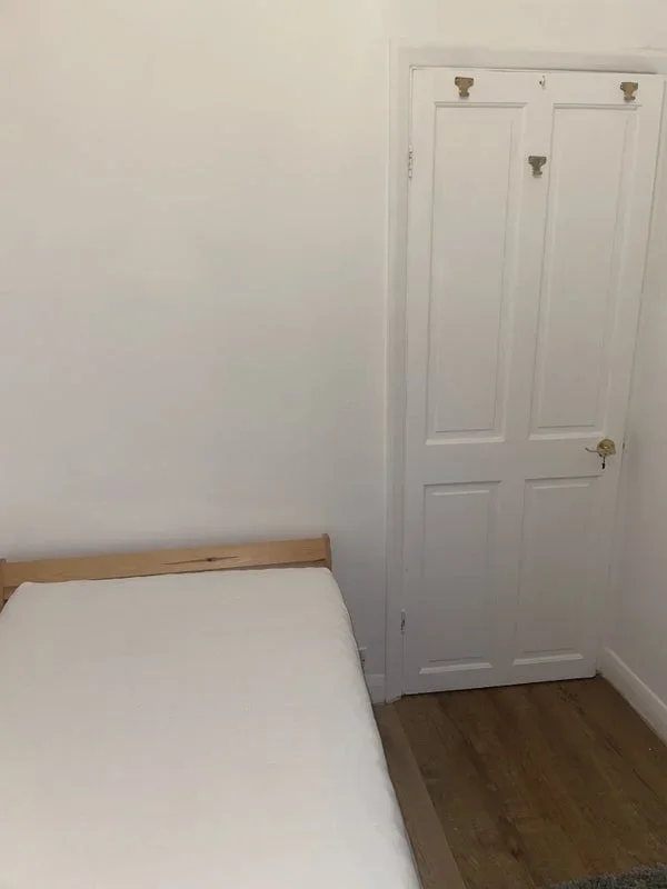 Room Empire Road in Greater London