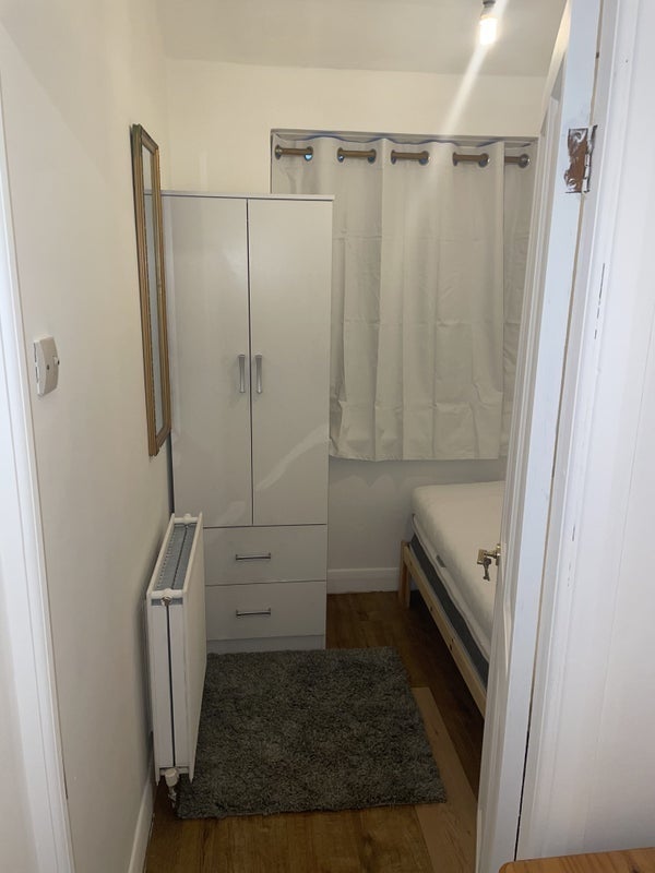 Room Empire Road in Greater London
