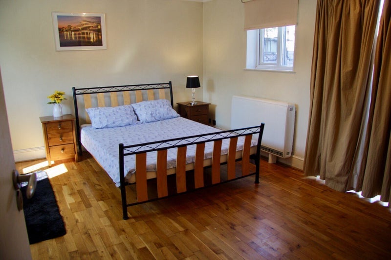 Room Athol Square in Greater London