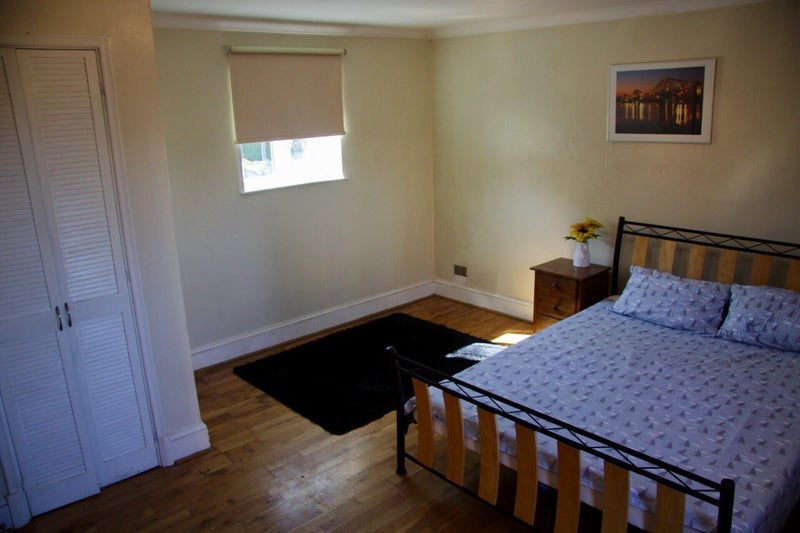 Room Athol Square in Greater London