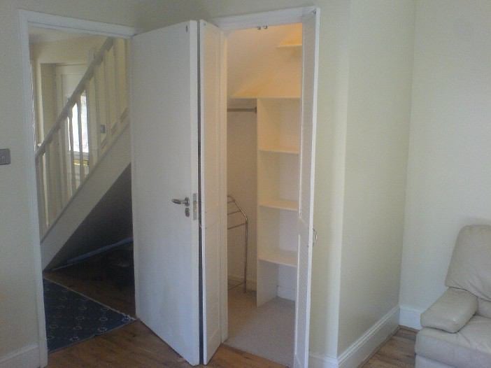 Room Athol Square in Greater London