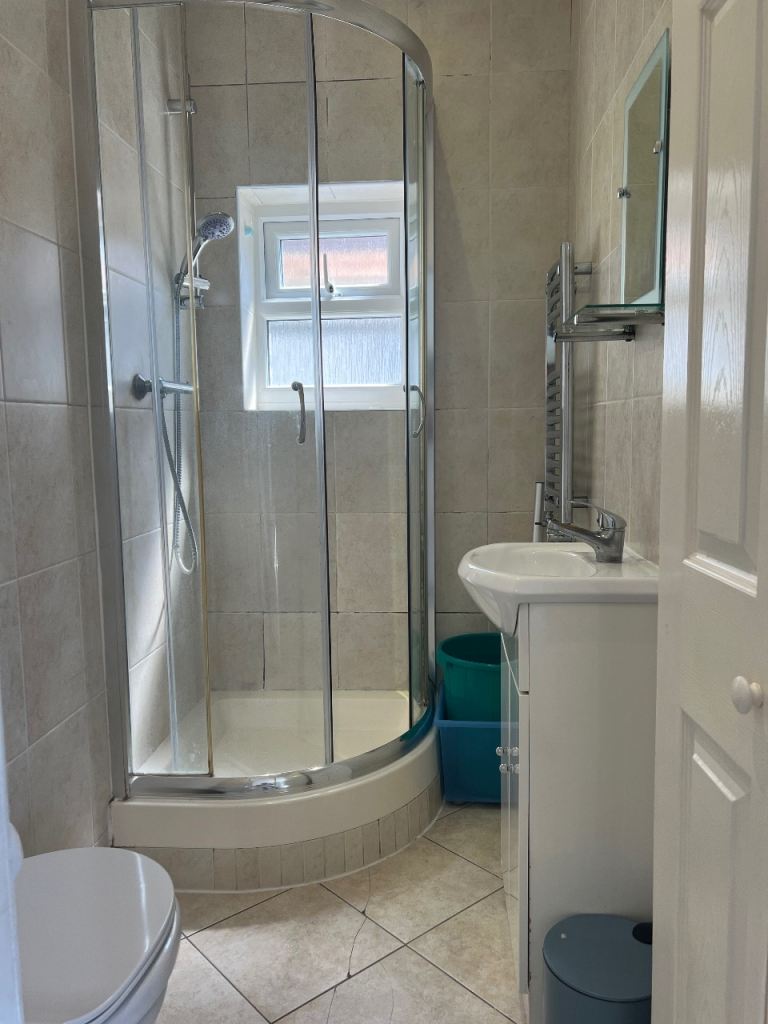 Flat Selborne Gardens in Greater London