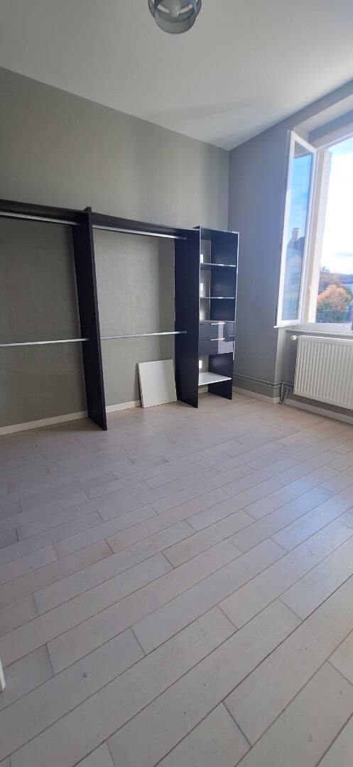 Flat Rue Jean Joudiou in Châteauneuf-sur-Loire