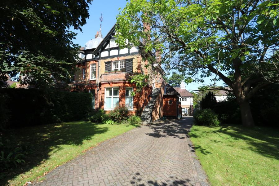 Flat Ditton Road in Greater London