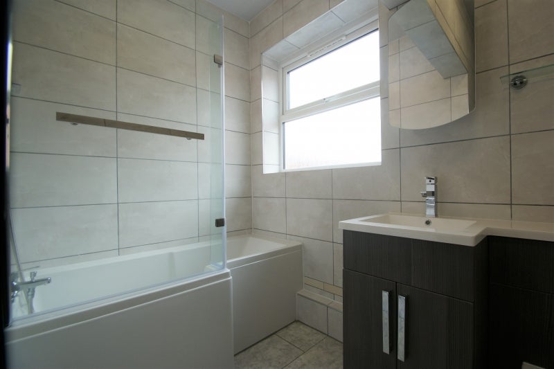 Flat Harold Avenue in Leeds